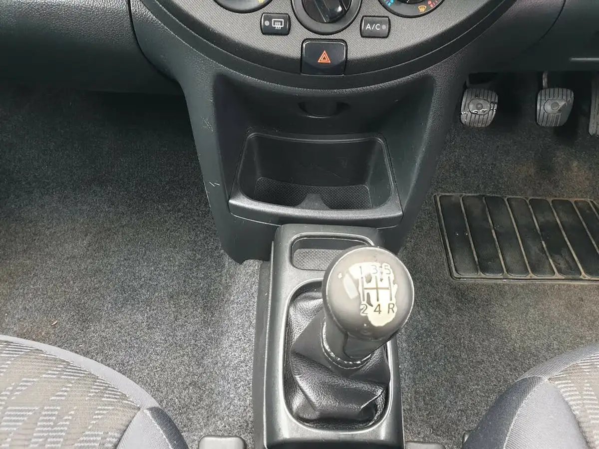 2009-nissan-note-big-15