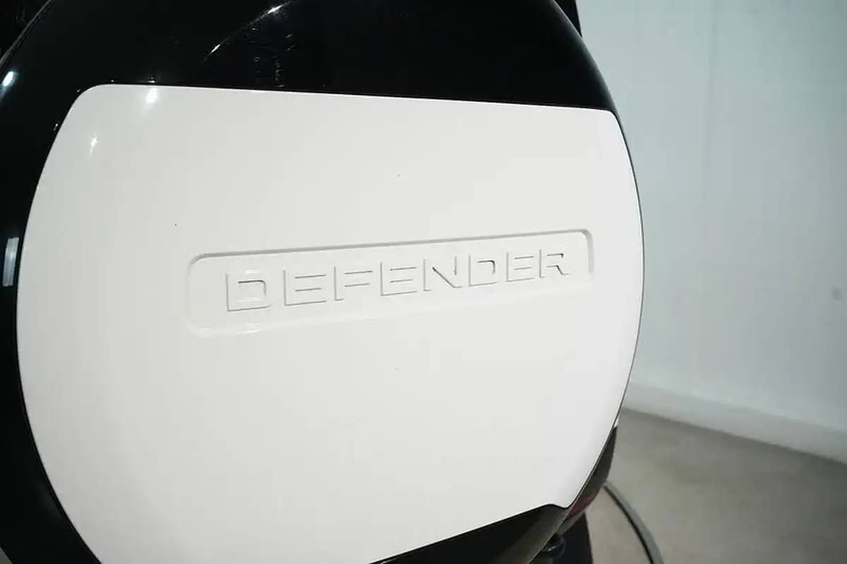 2023-land-rover-110-defender-30-d300-x-dynamic-hse-big-10