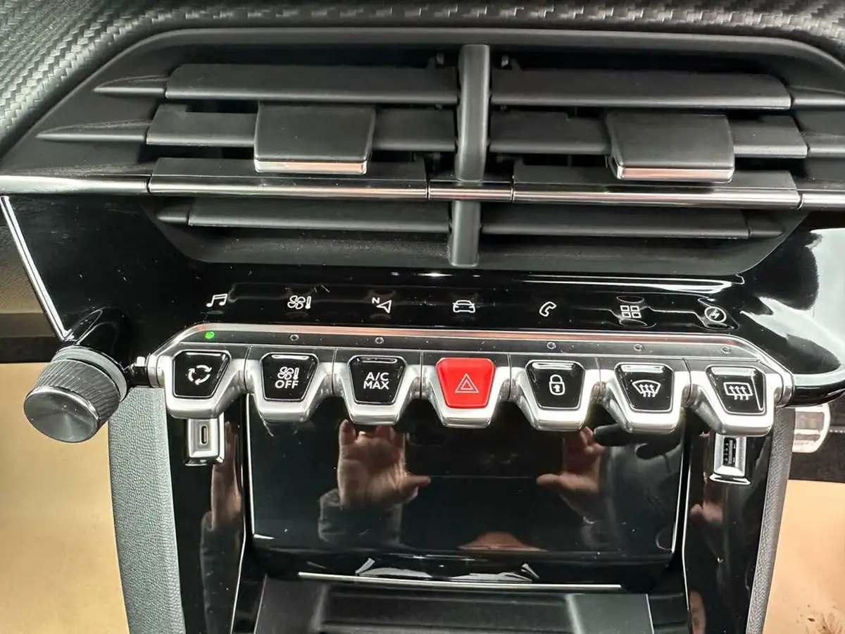 2022-peugeot-2008-suv-e-gt-premium-big-38
