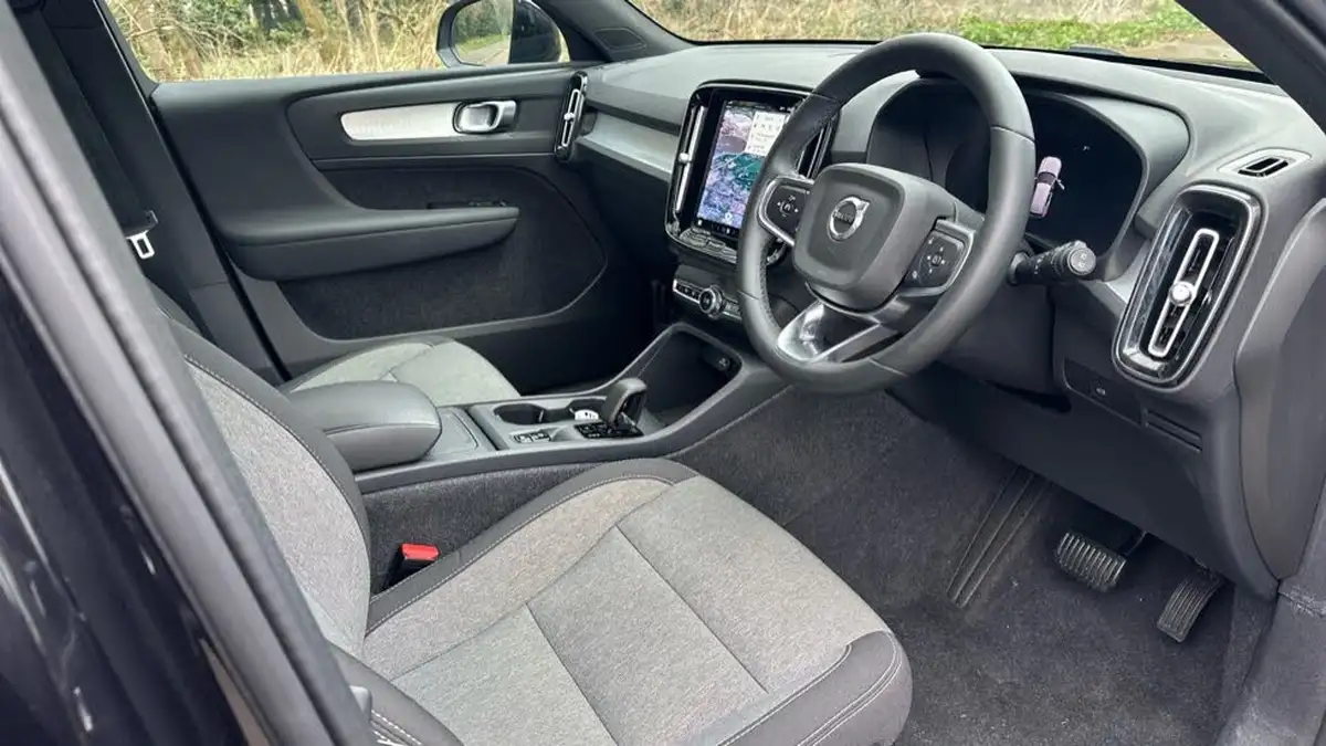 2023-volvo-xc40-20-b3-core-big-33