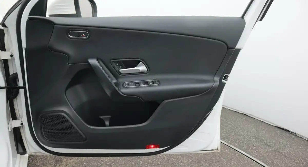2022-mercedes-benz-a-class-20d-a180d-se-big-15