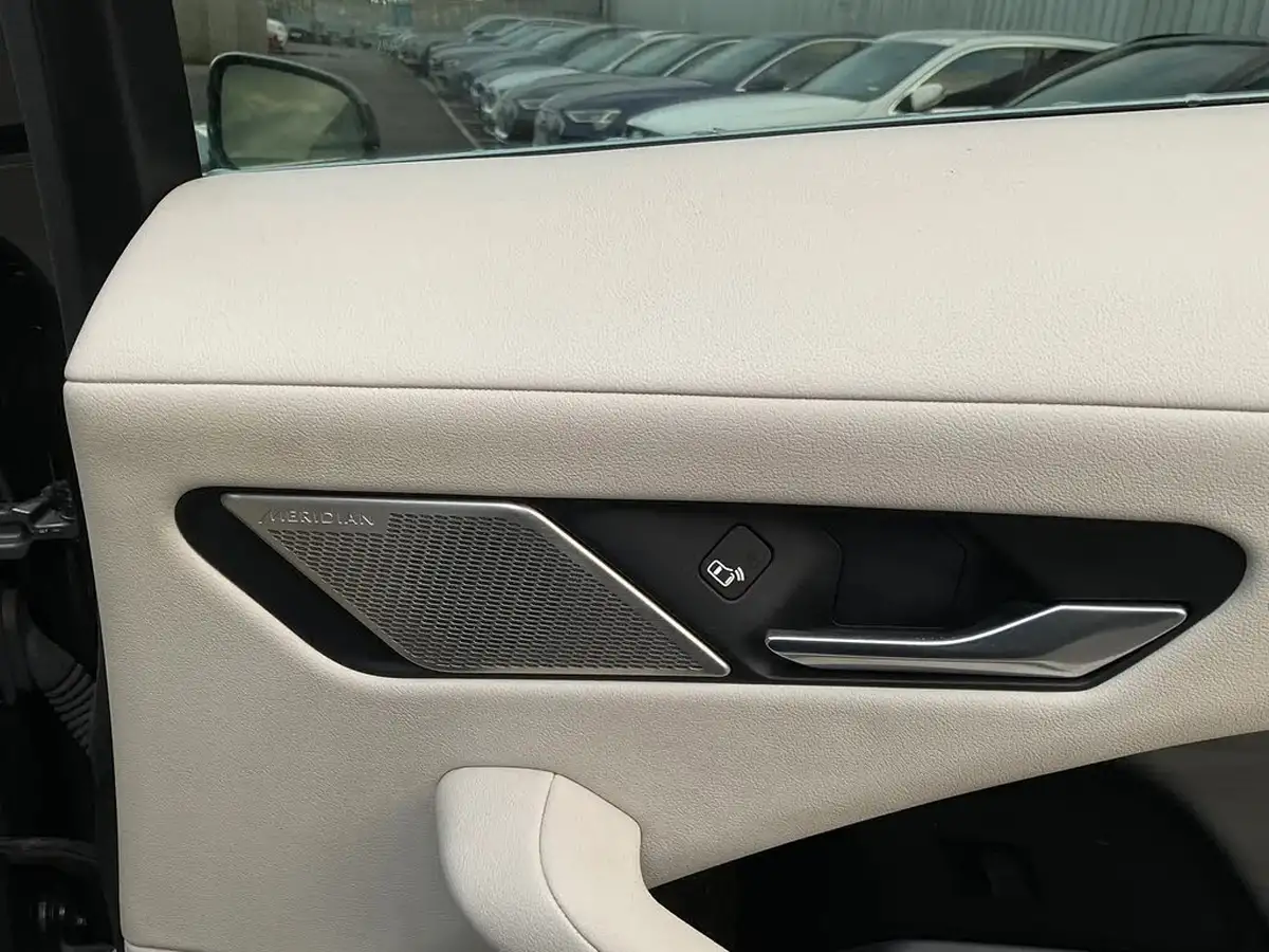 2019-jaguar-i-pace-ev400-se-big-21