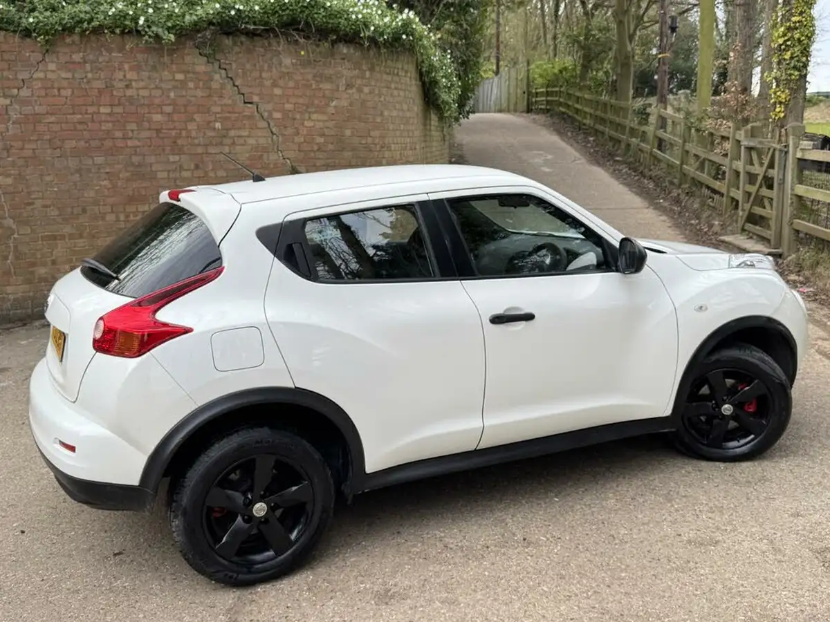 2012-nissan-juke-16-acenta-big-11