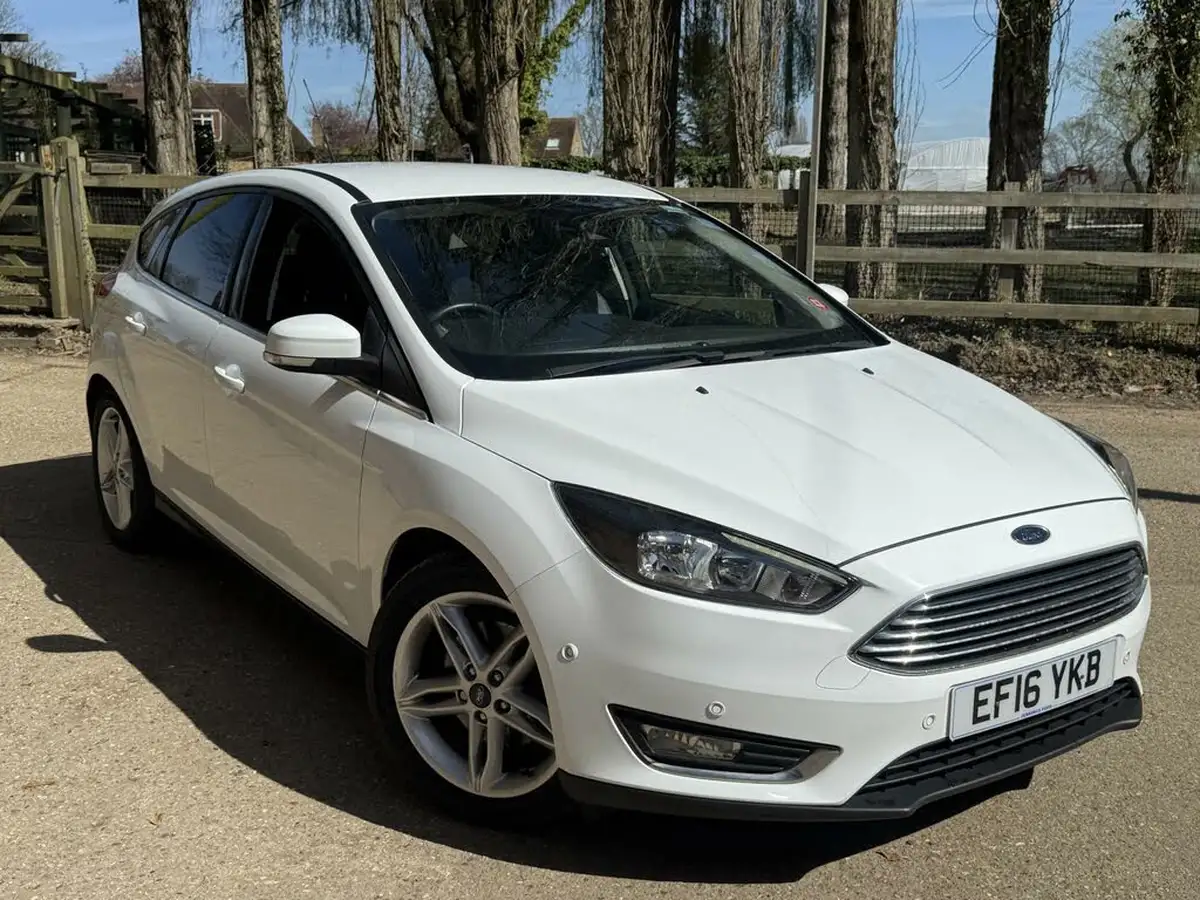 2016-ford-focus-15t-titanium-hatchback-big-4
