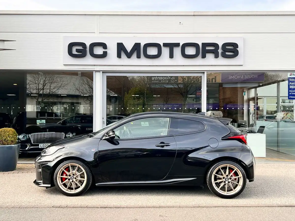 2021-toyota-yaris-16-gr-circuit-pack-big-2