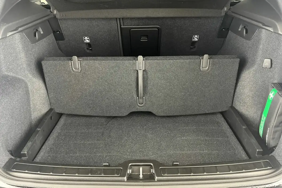 2024-volvo-xc40-20-b3-plus-big-37