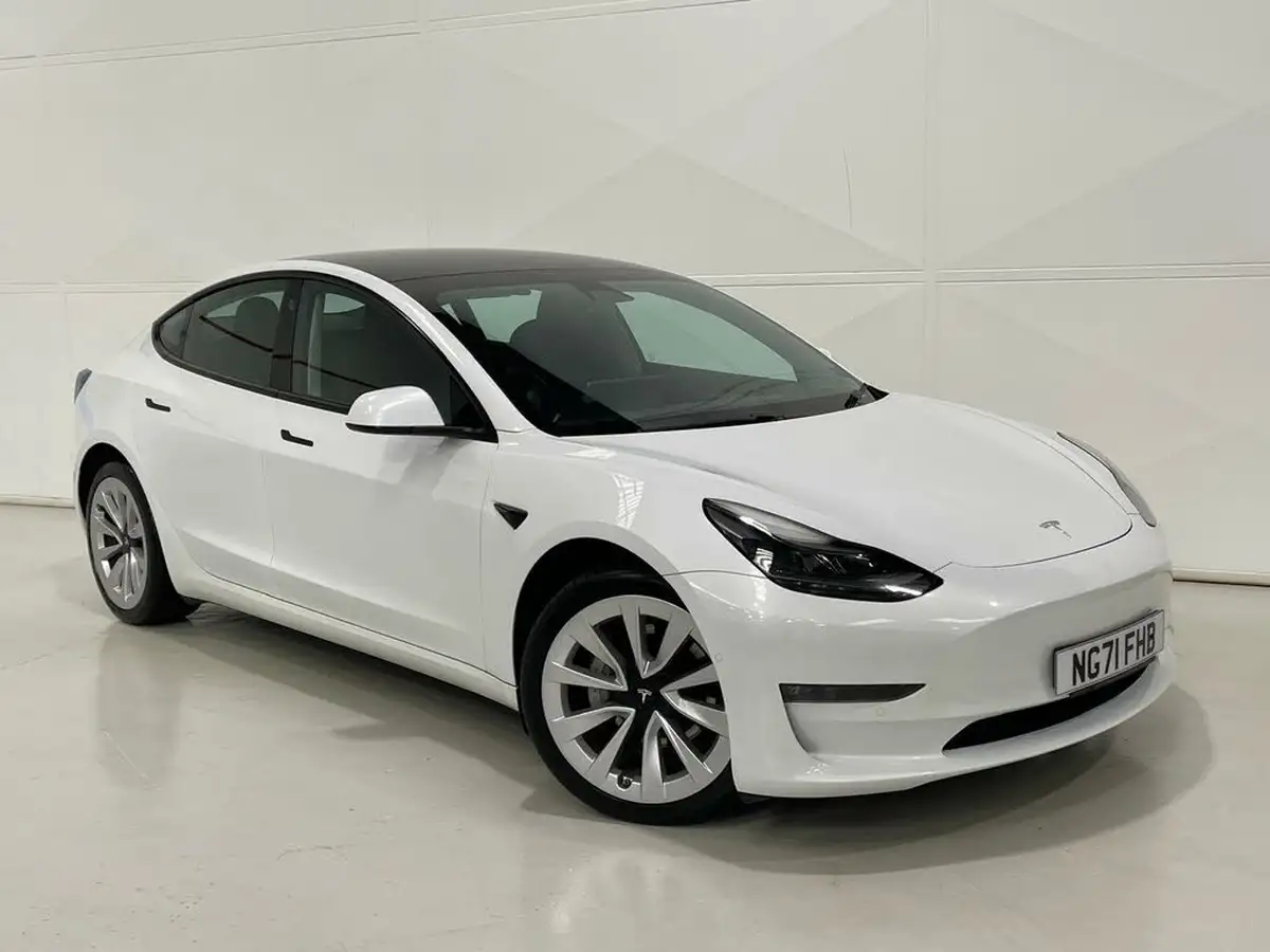 2022-tesla-model-3-e-long-range-big-21