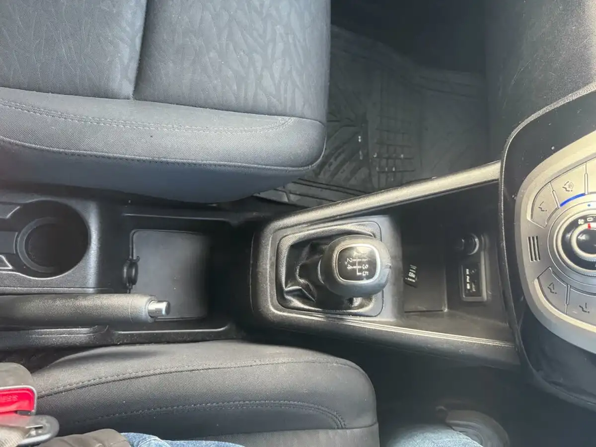 2011-hyundai-ix20-14-active-big-12