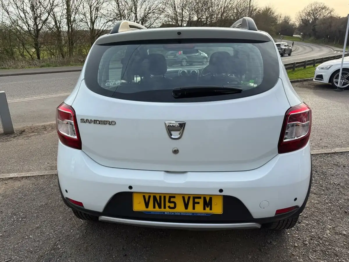 2015-dacia-sandero-stepway-09-laureate-big-4