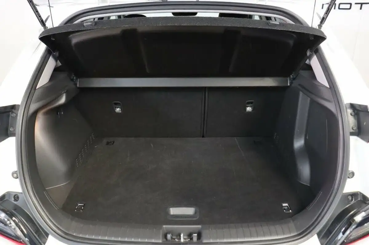 2021-hyundai-kona-e-premium-204ps-64kwh-7kw-obc-big-18