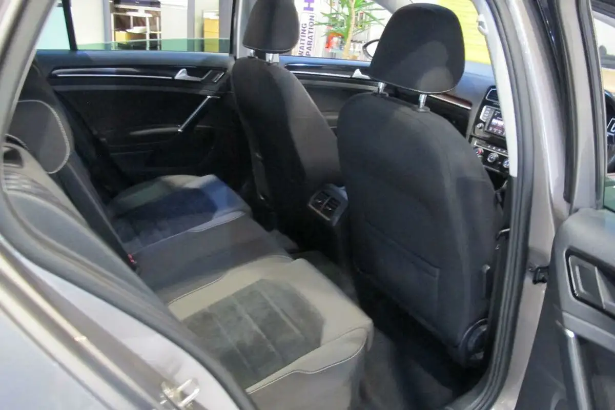 2016-volkswagen-golf-20tdi-gt-edition-5d-dsg-big-34