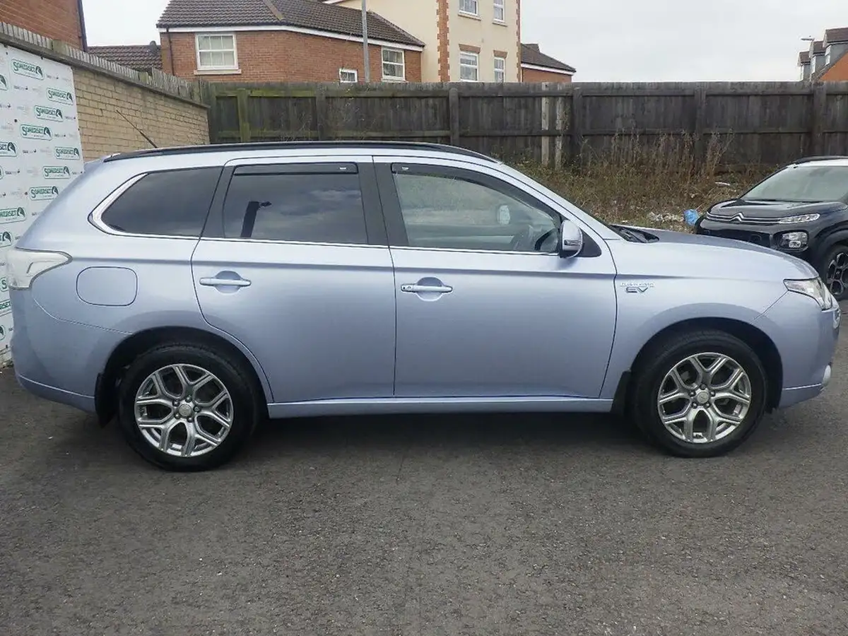2014-mitsubishi-outlander-20-gx4h-big-16