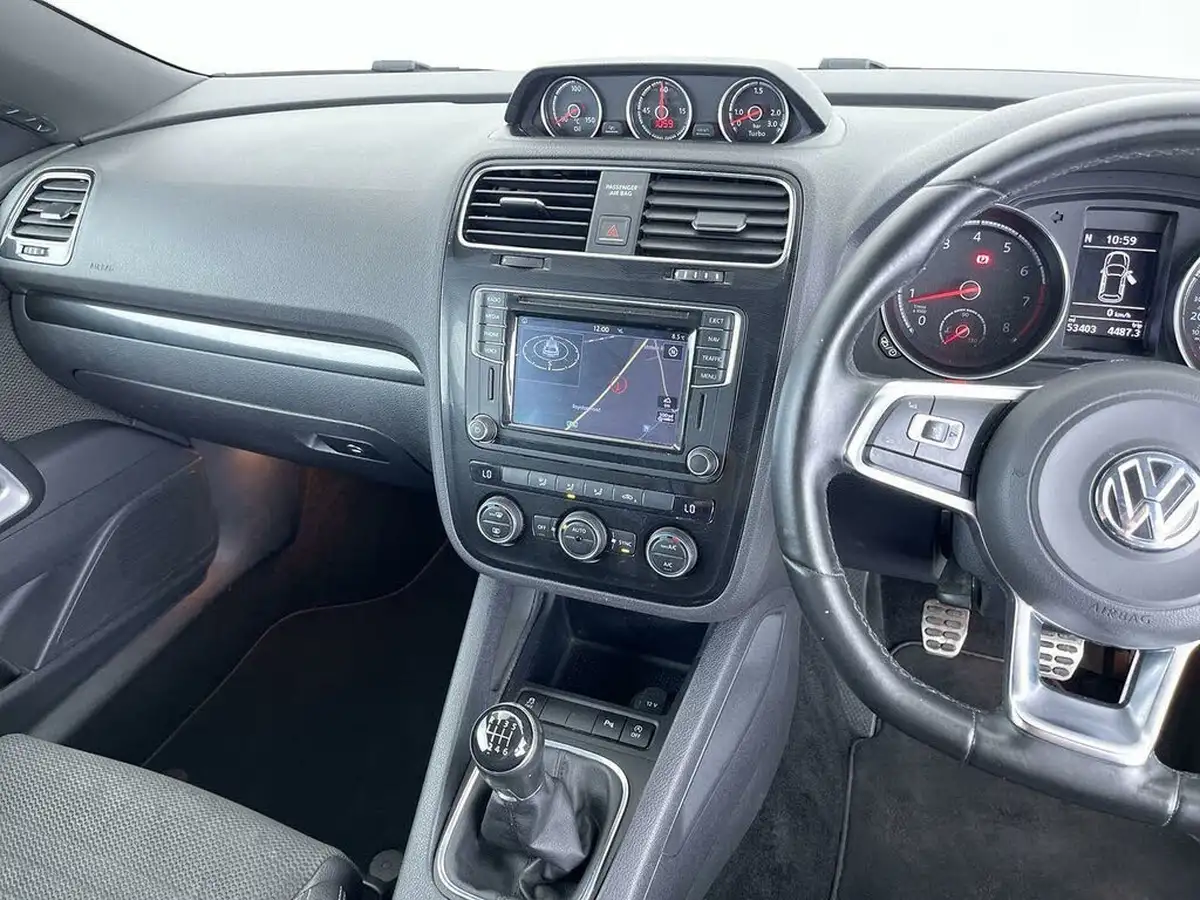 2015-volkswagen-scirocco-14-tsi-gt-big-42
