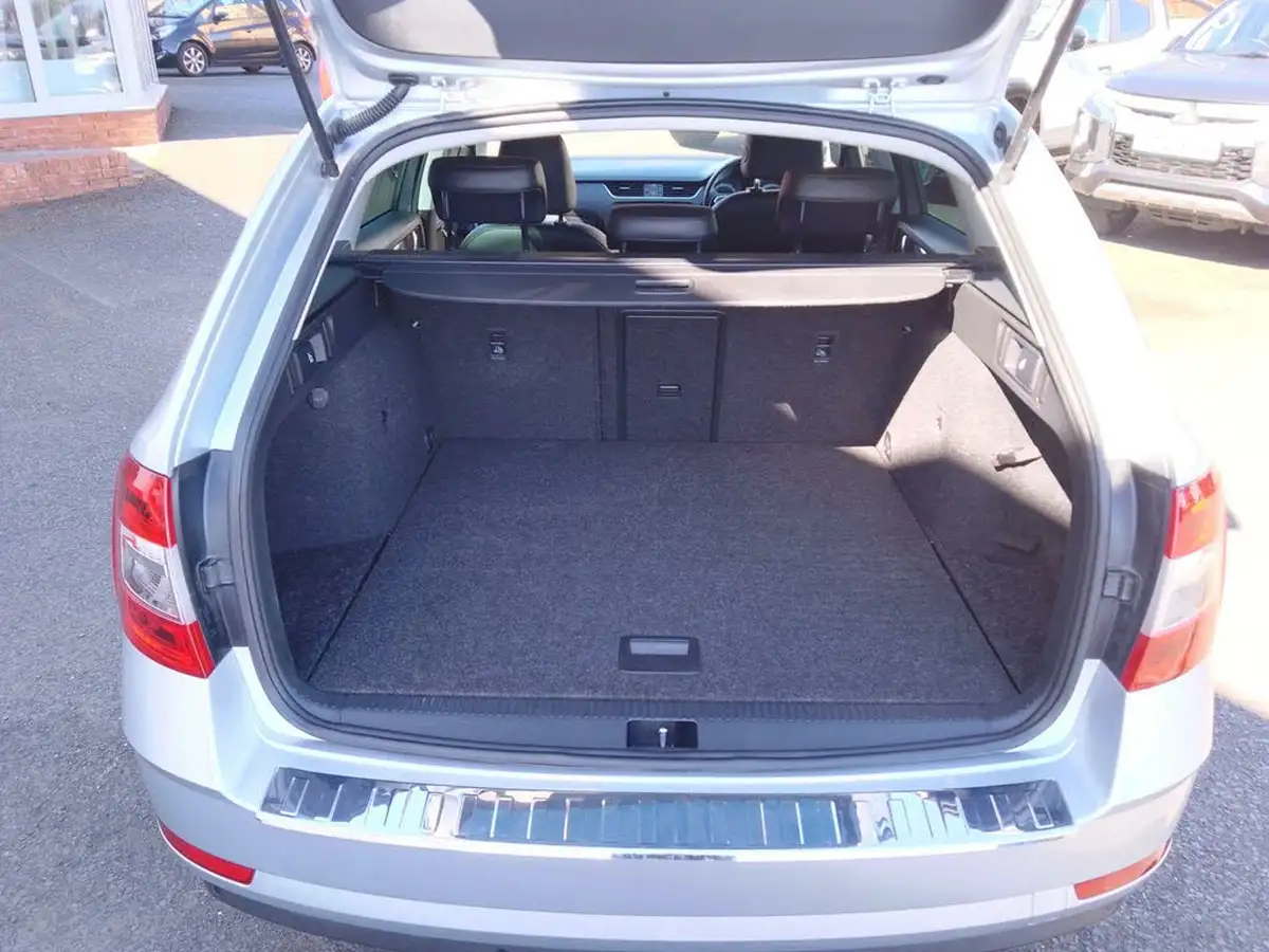 2019-skoda-octavia-20tdi-se-l-estate-dsg-big-8