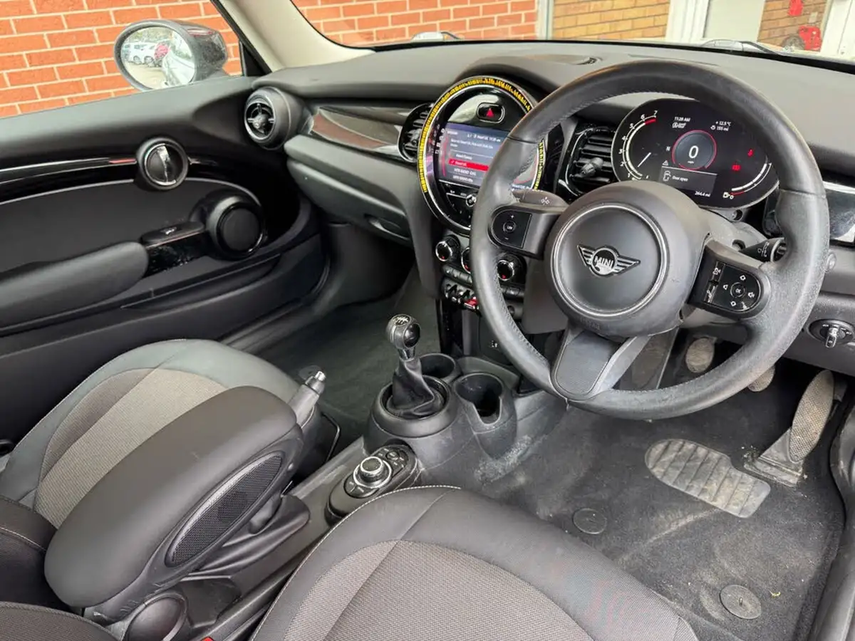 2021-mini-cooper-15-cooper-classic-hatchback-3d-big-12