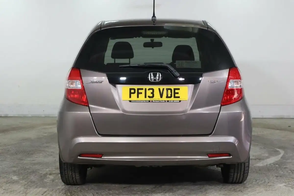 2013-honda-jazz-14-es-plus-big-4