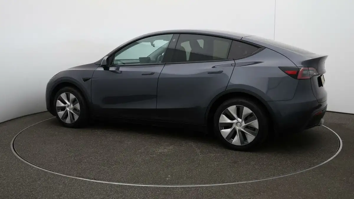 2023-tesla-model-y-e-rwd-big-38