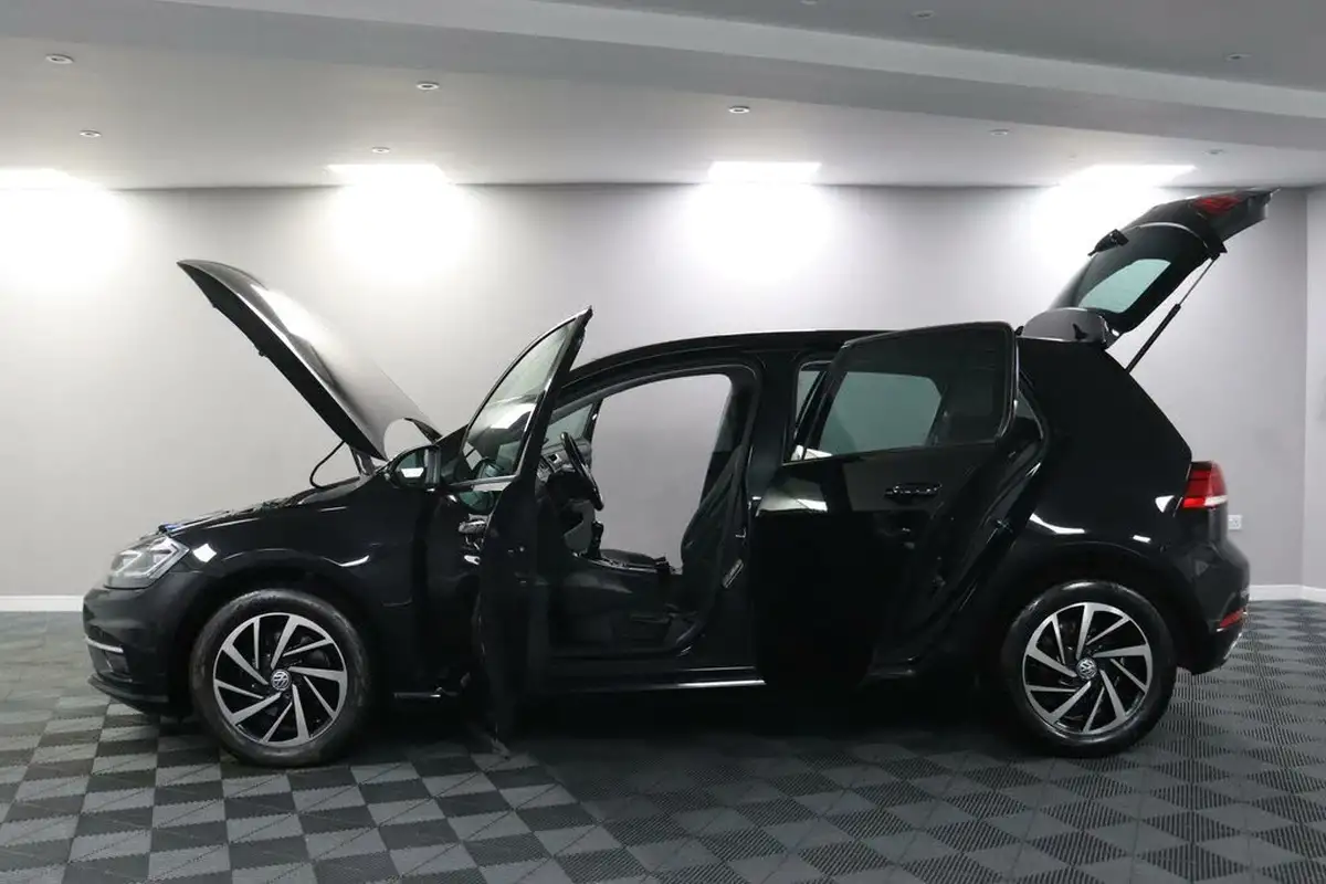 2020-volkswagen-golf-16tdi-match-edition-hatchback-big-3