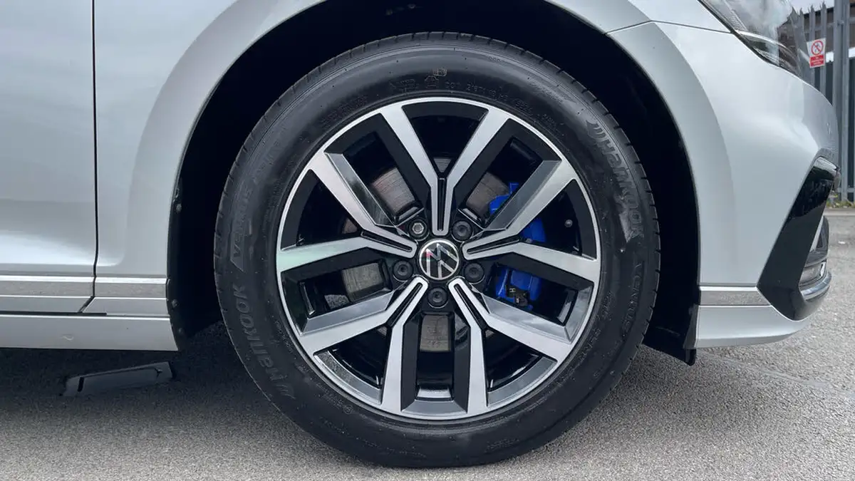2021-volkswagen-passat-14-tsi-gte-estate-5d-big-19