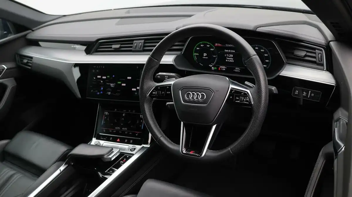 2021-audi-e-tron-55e-s-line-sportback-big-9