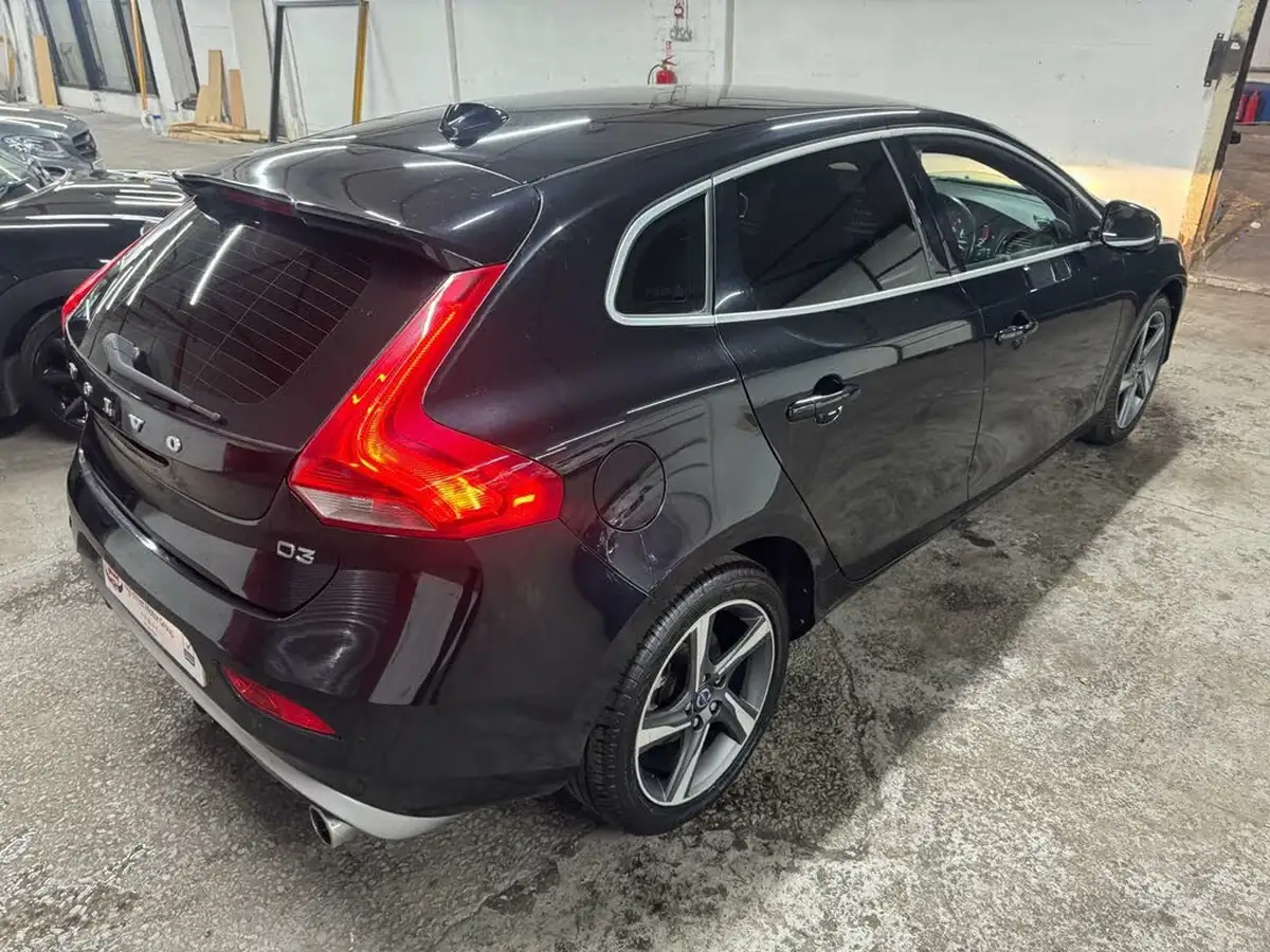 2014-volvo-v40-20td-d3-r-design-lux-nav-big-61