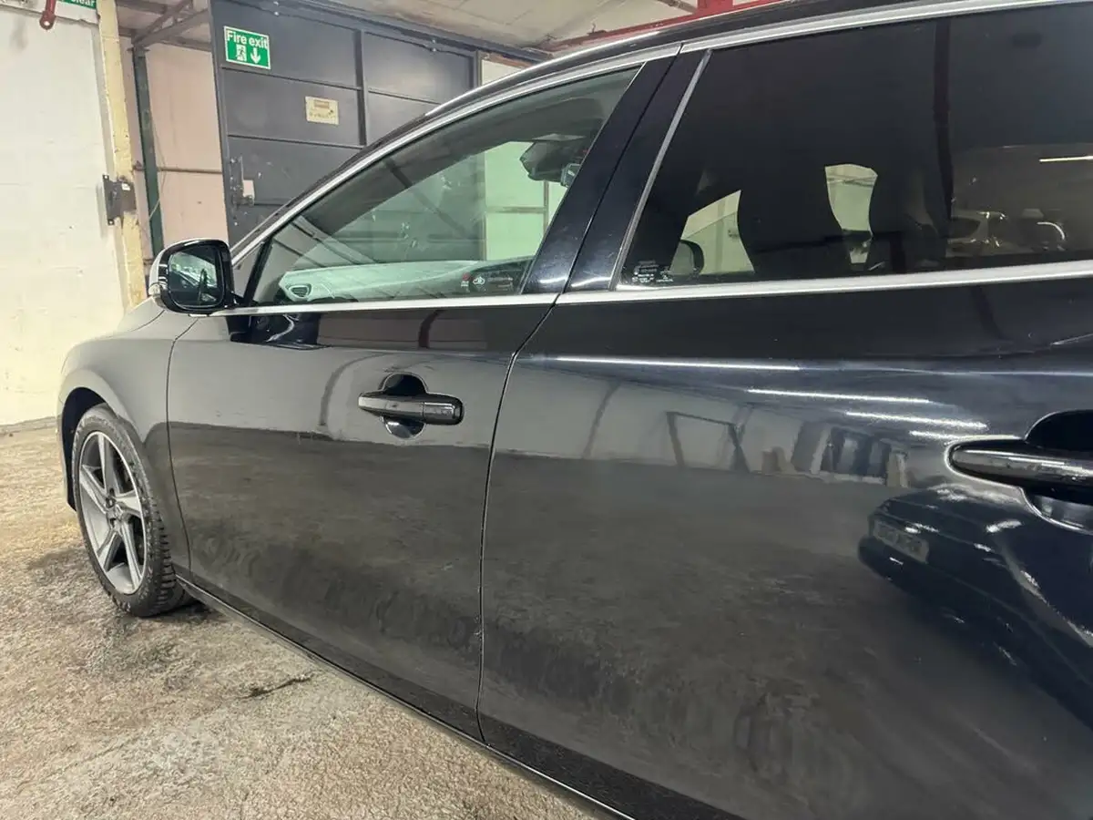 2014-volvo-v40-20td-d3-r-design-lux-nav-big-37