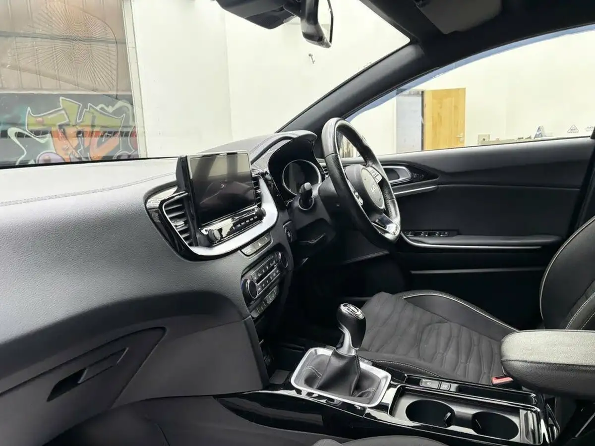 2022-kia-pro-ceed-15-t-gdi-gt-line-big-11