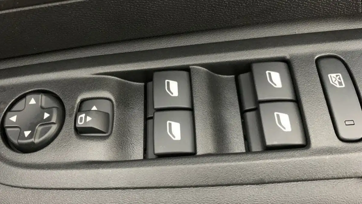 2023-citroen-c4-x-e-shine-plus-big-31