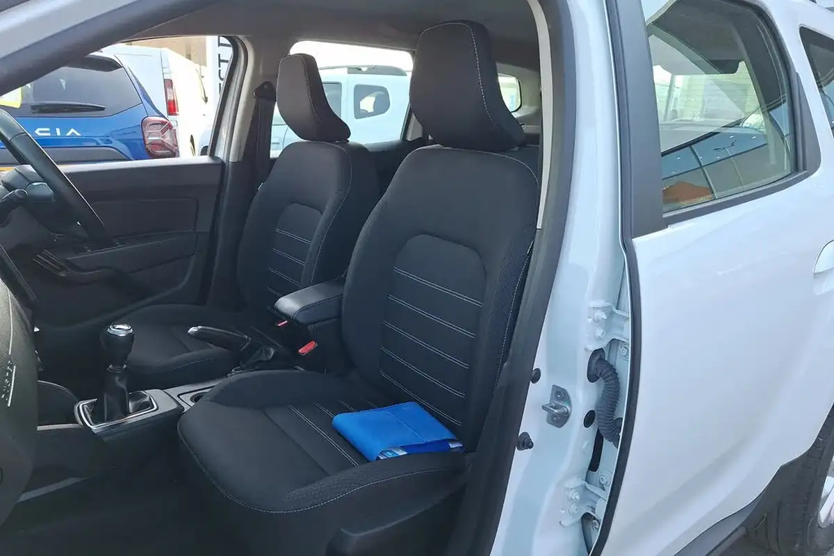 2022-dacia-duster-10-tce-comfort-100bhp-bi-fuel-station-wagon-5d-big-26