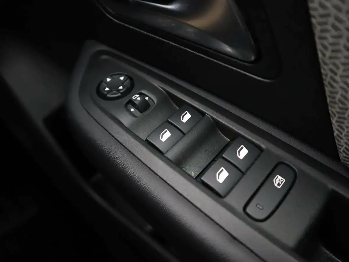 2023-citroen-c4-12-puretech-shine-plus-big-25