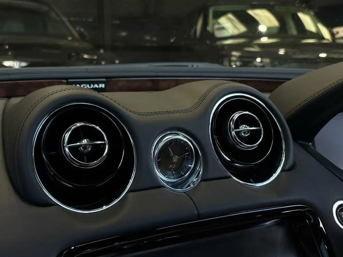 2019-jaguar-xj-series-30td-xj-portfolio-lwb-big-24