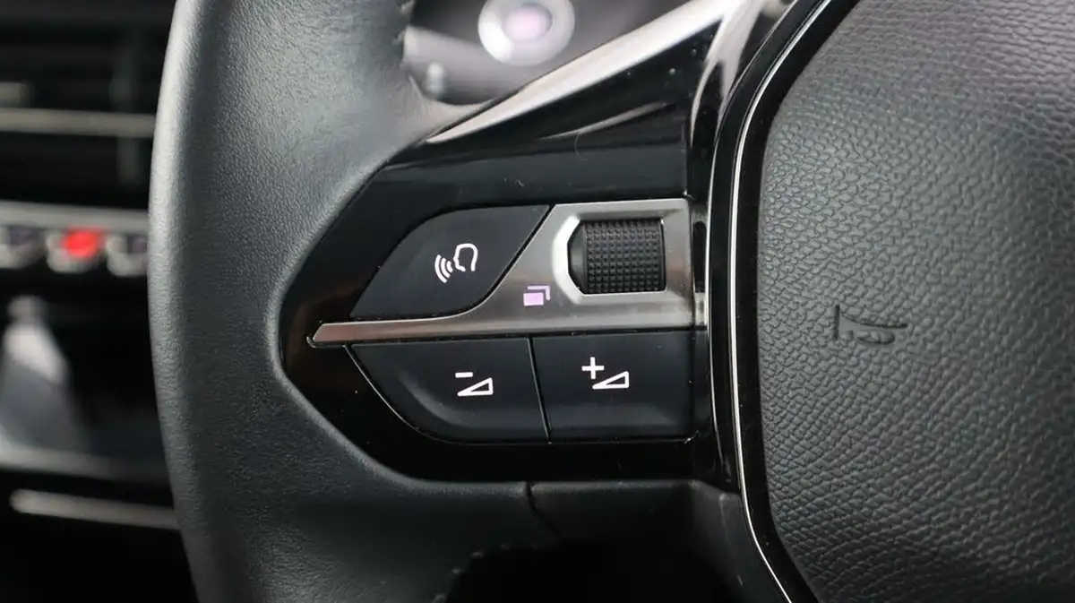 2022-peugeot-2008-suv-e-allure-premium-big-20