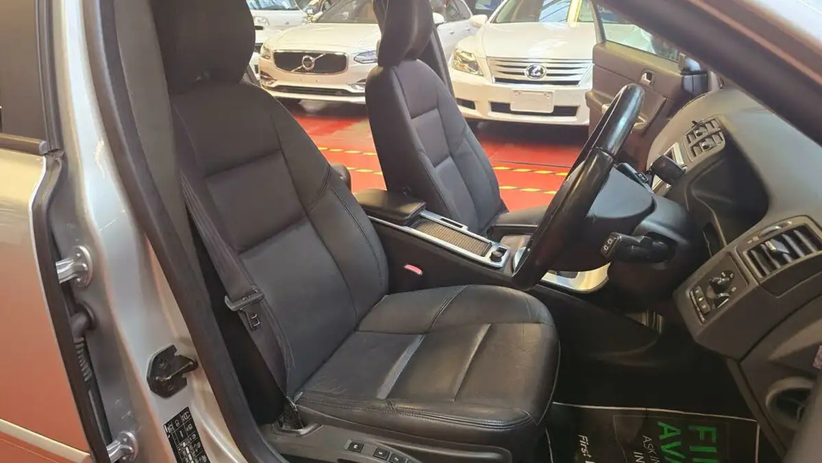 2012-volvo-v50-big-4
