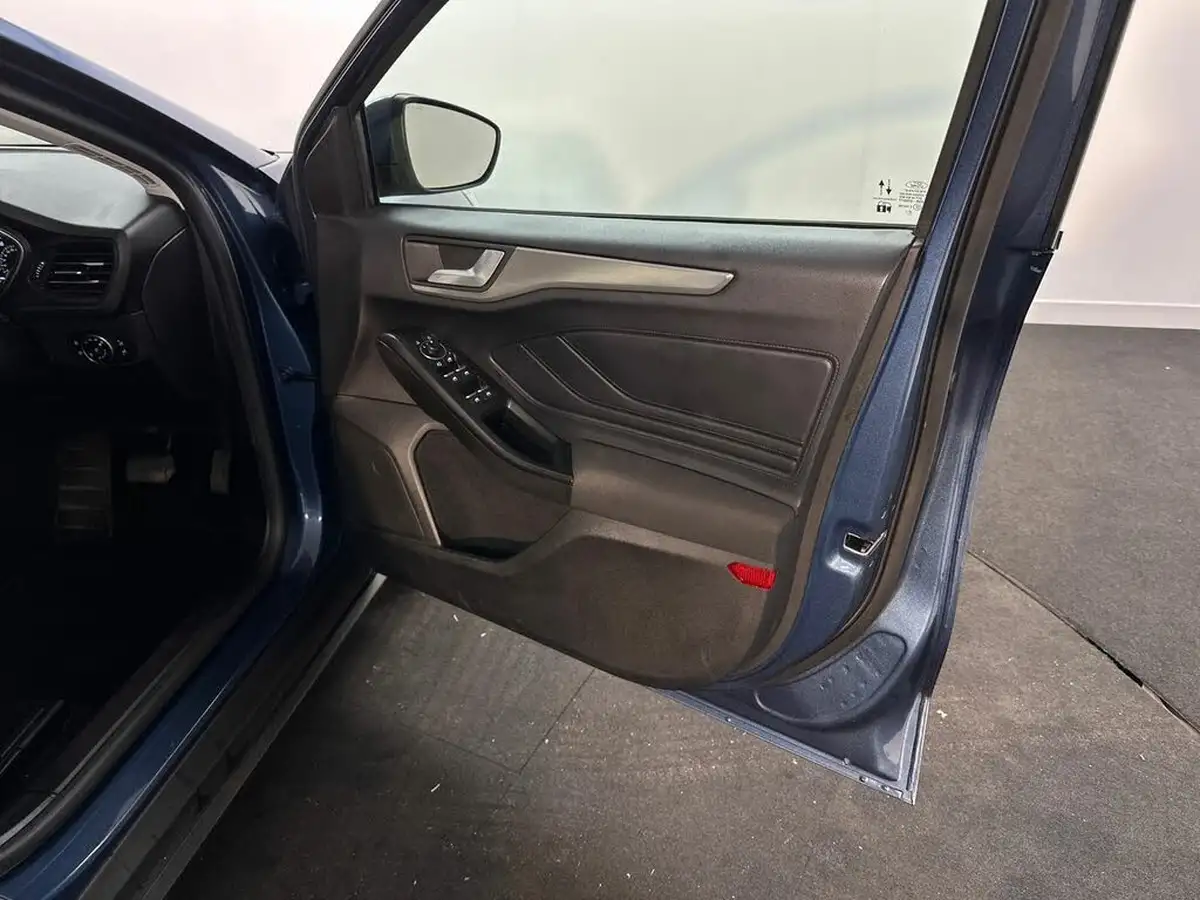 2022-ford-focus-15-titanium-120ps-estate-auto-big-34