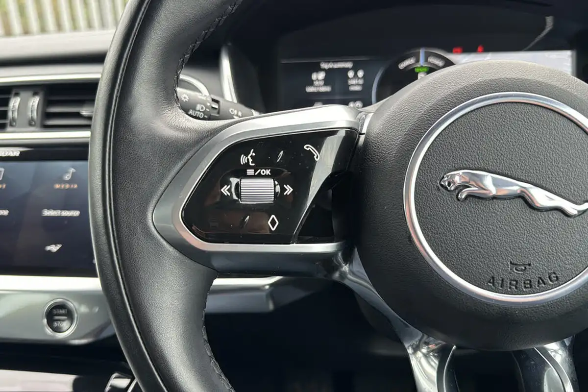 2022-jaguar-i-pace-ev400-black-big-14