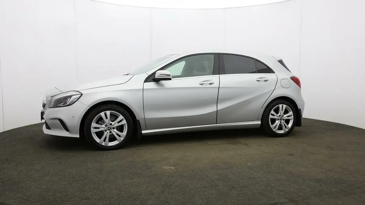 2017-mercedes-benz-a-class-15d-a180d-sport-premiumss-7g-dct-big-23