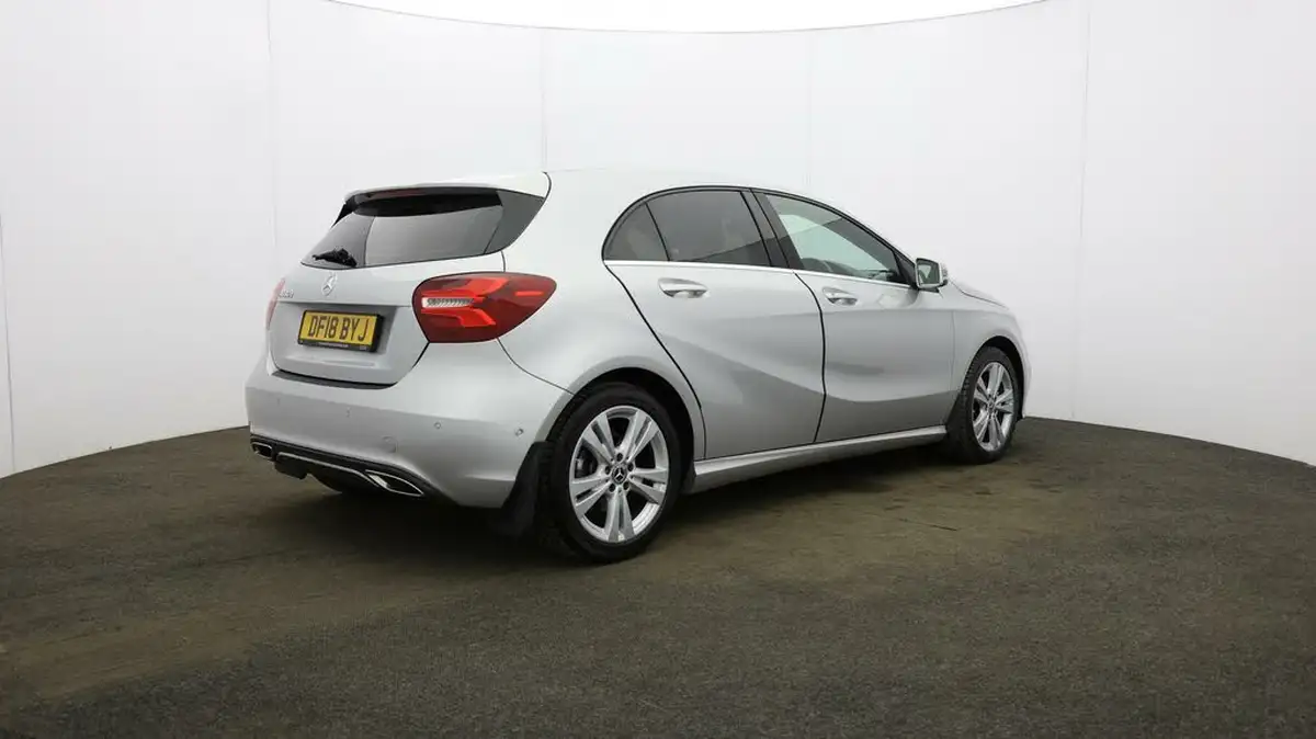 2017-mercedes-benz-a-class-15d-a180d-sport-premiumss-7g-dct-big-47