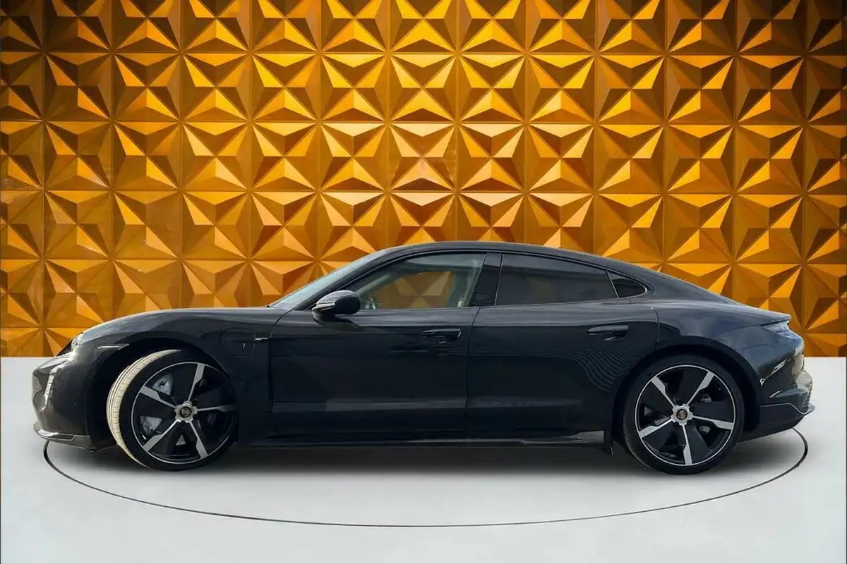 2020-porsche-taycan-e-turbo-big-2