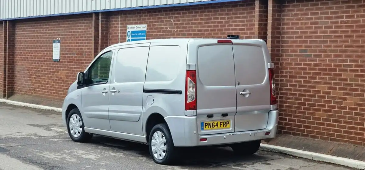 2014-citroen-dispatch-16td-enterprise-panel-big-4