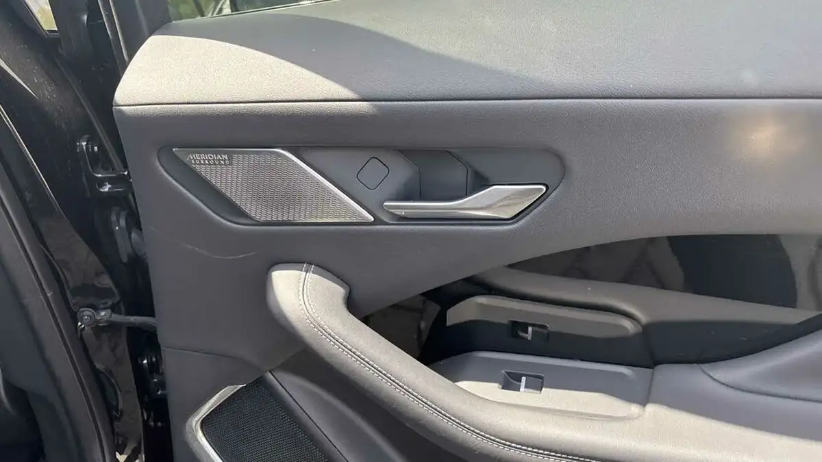 2023-jaguar-i-pace-ev400-hse-black-big-38