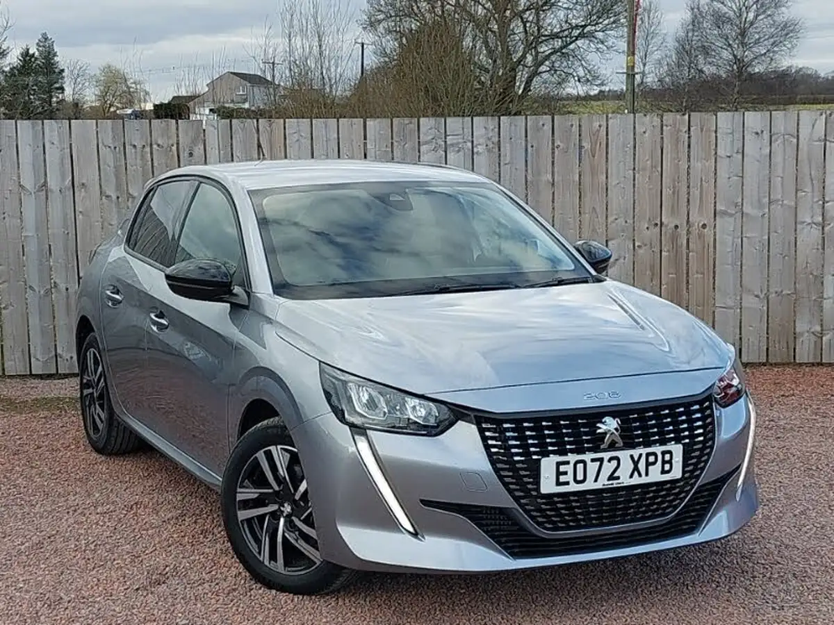2023-peugeot-208-12-puretech-allure-premium-100ps-eat8-big-0