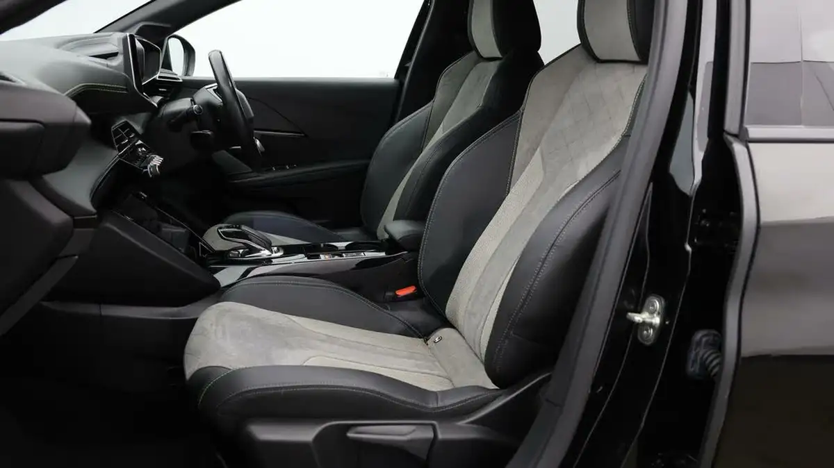 2020-peugeot-208-e-gt-big-13