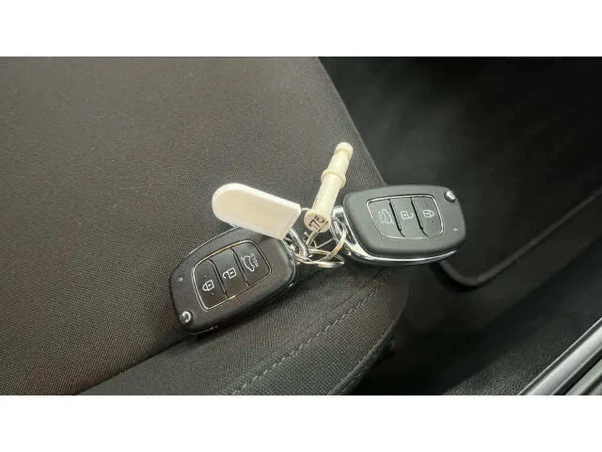 2024-hyundai-i20-10-t-gdi-premium-dct-big-19