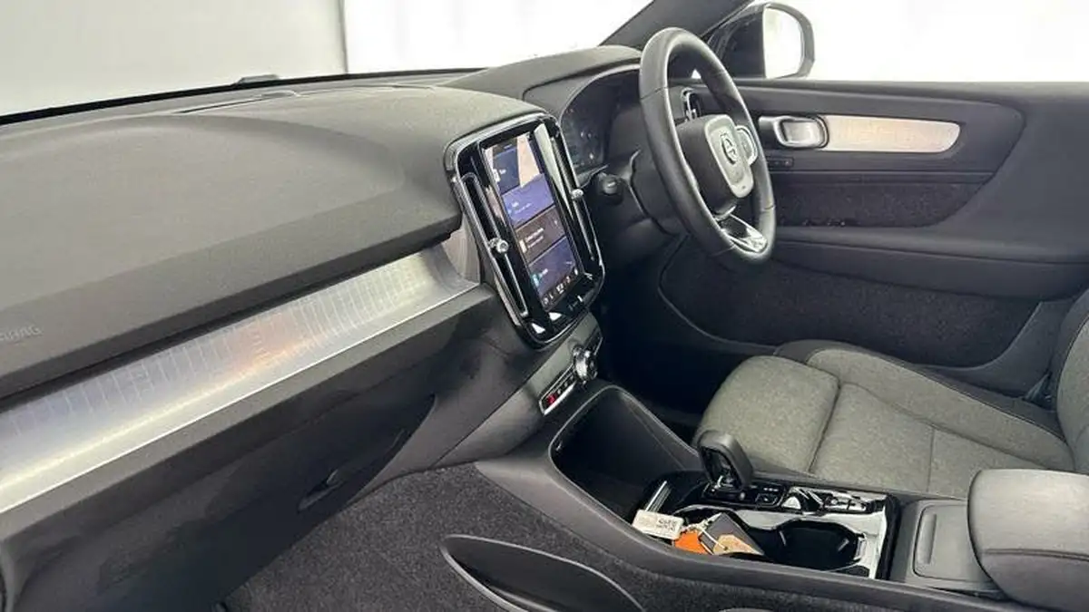 2024-volvo-xc40-20-b4-plus-big-1