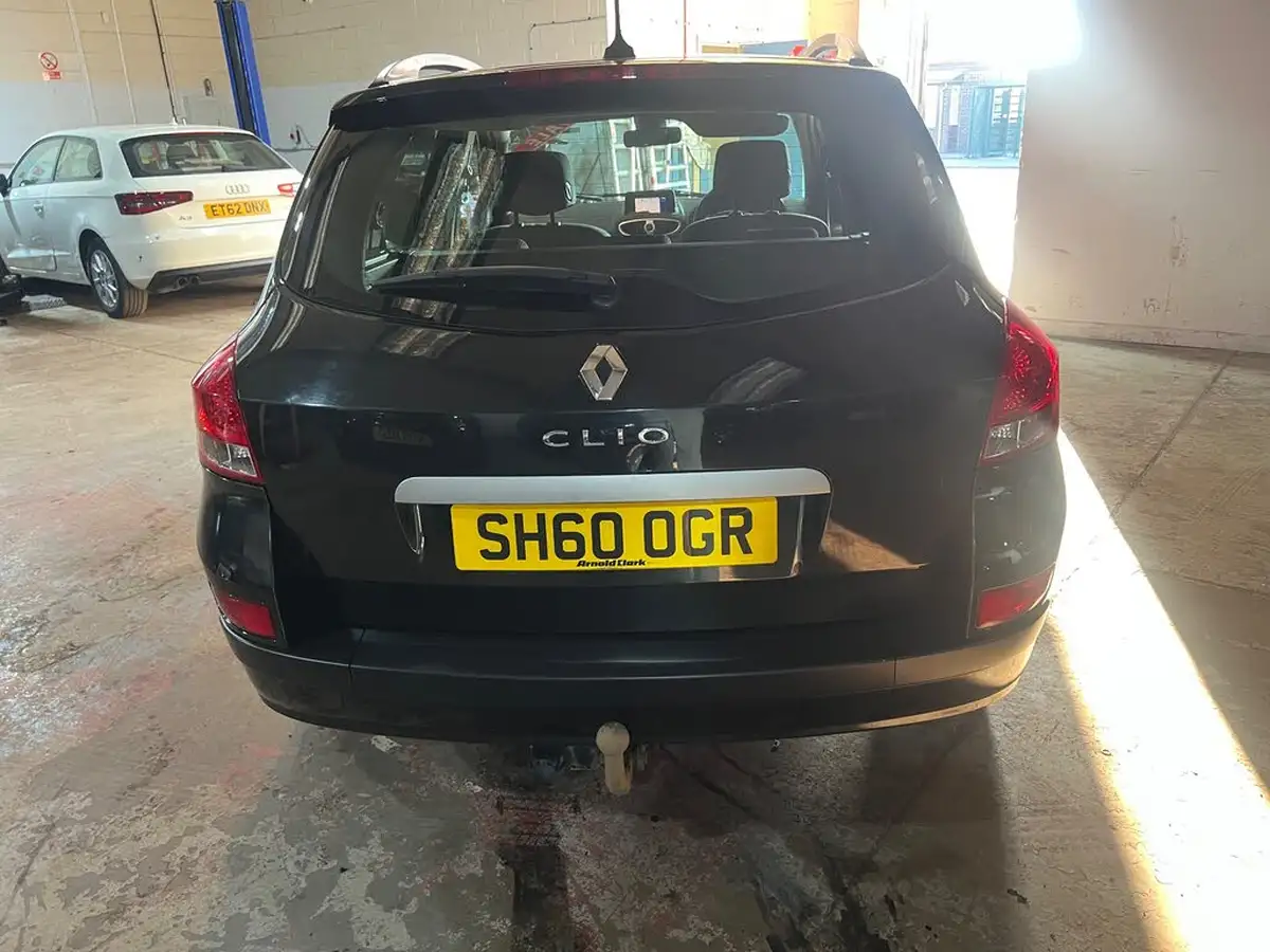 2010-renault-clio-15td-dynamique-tom-tom-88bhp-sport-tourer-5d-big-3