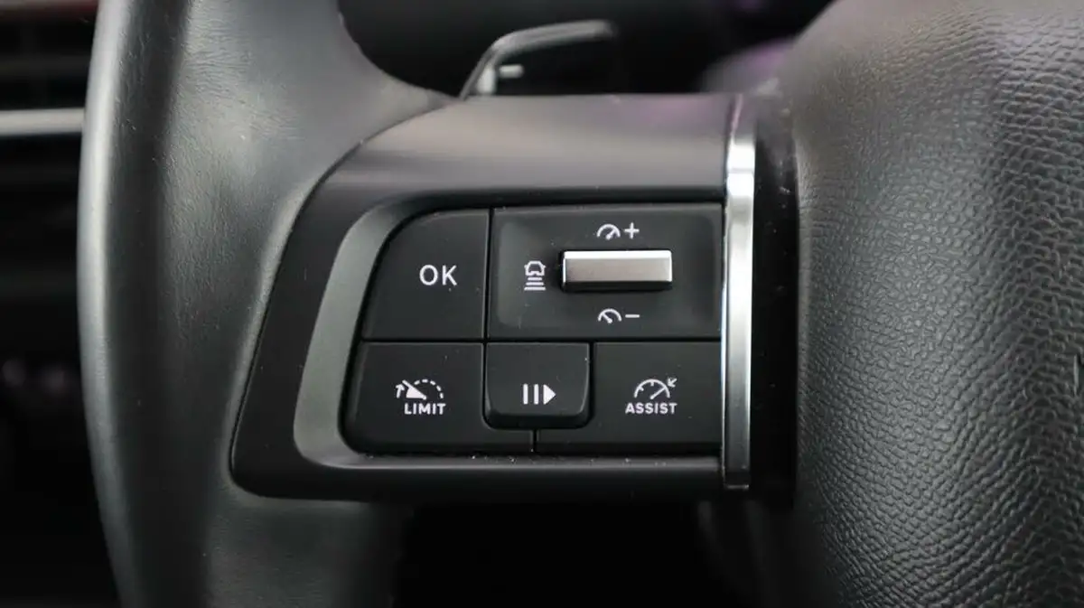 2023-citroen-c4-15bluehdi-shine-plus-big-23