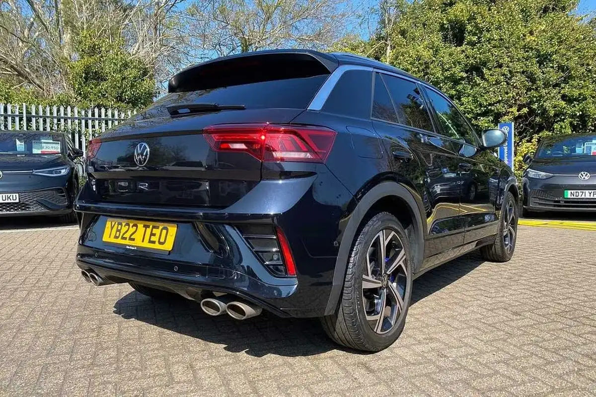 2022-volkswagen-t-roc-20-tsi-r-big-28