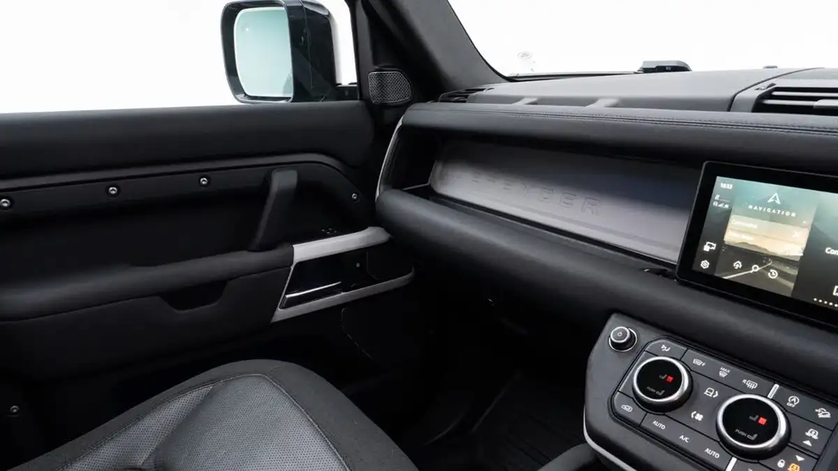 2021-land-rover-90-defender-20-p300-se-big-28