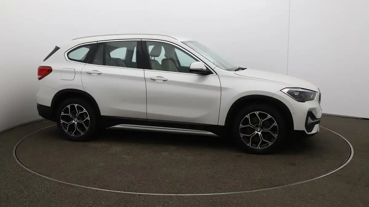 2021-bmw-x1-20-sdrive20i-xline-big-40