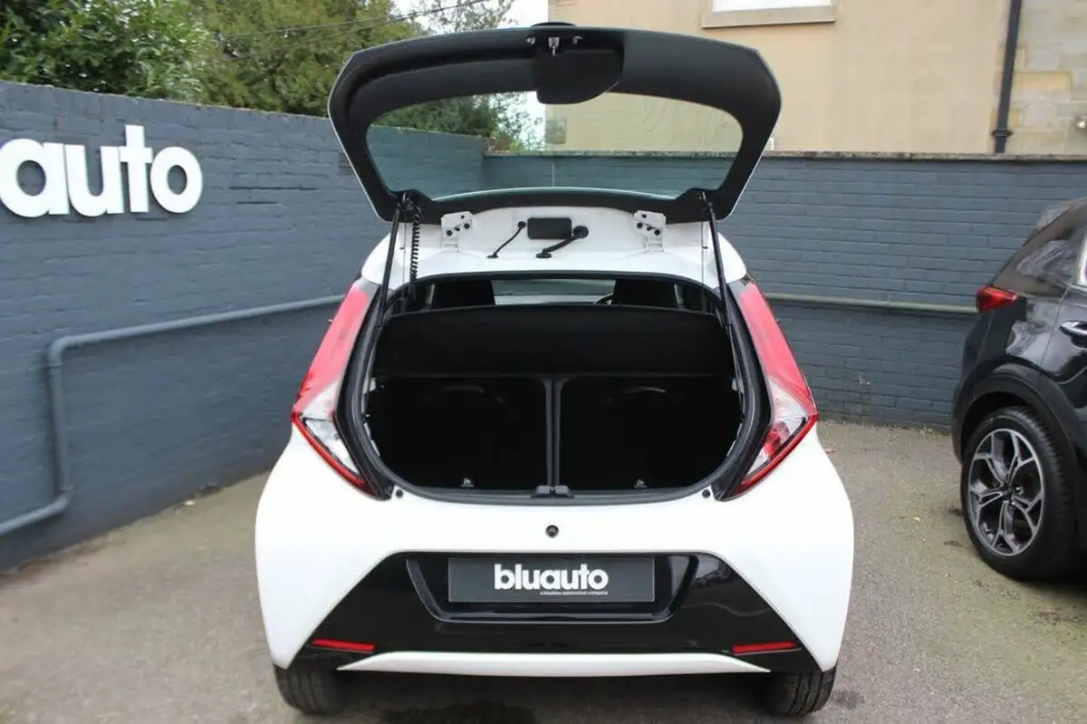 2022-toyota-aygo-10-vvt-i-x-play-big-12